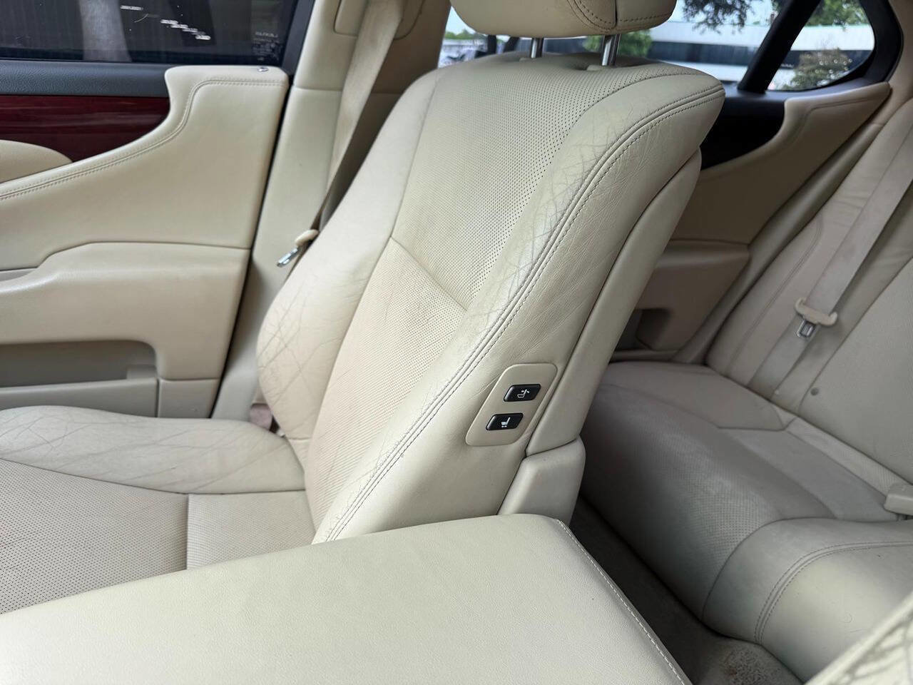 Used 2011 Lexus LS 460 w/ Comfort Pkg RWD image 23