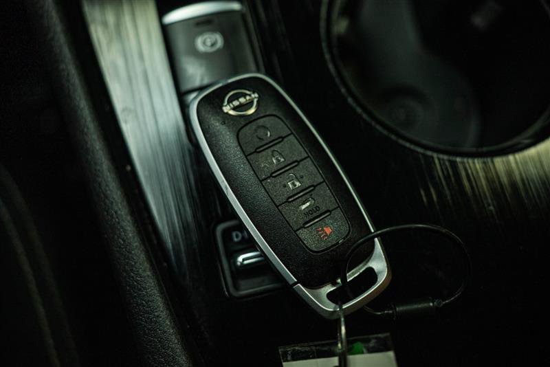 Used 2024 Nissan Rogue SV FWD image 23