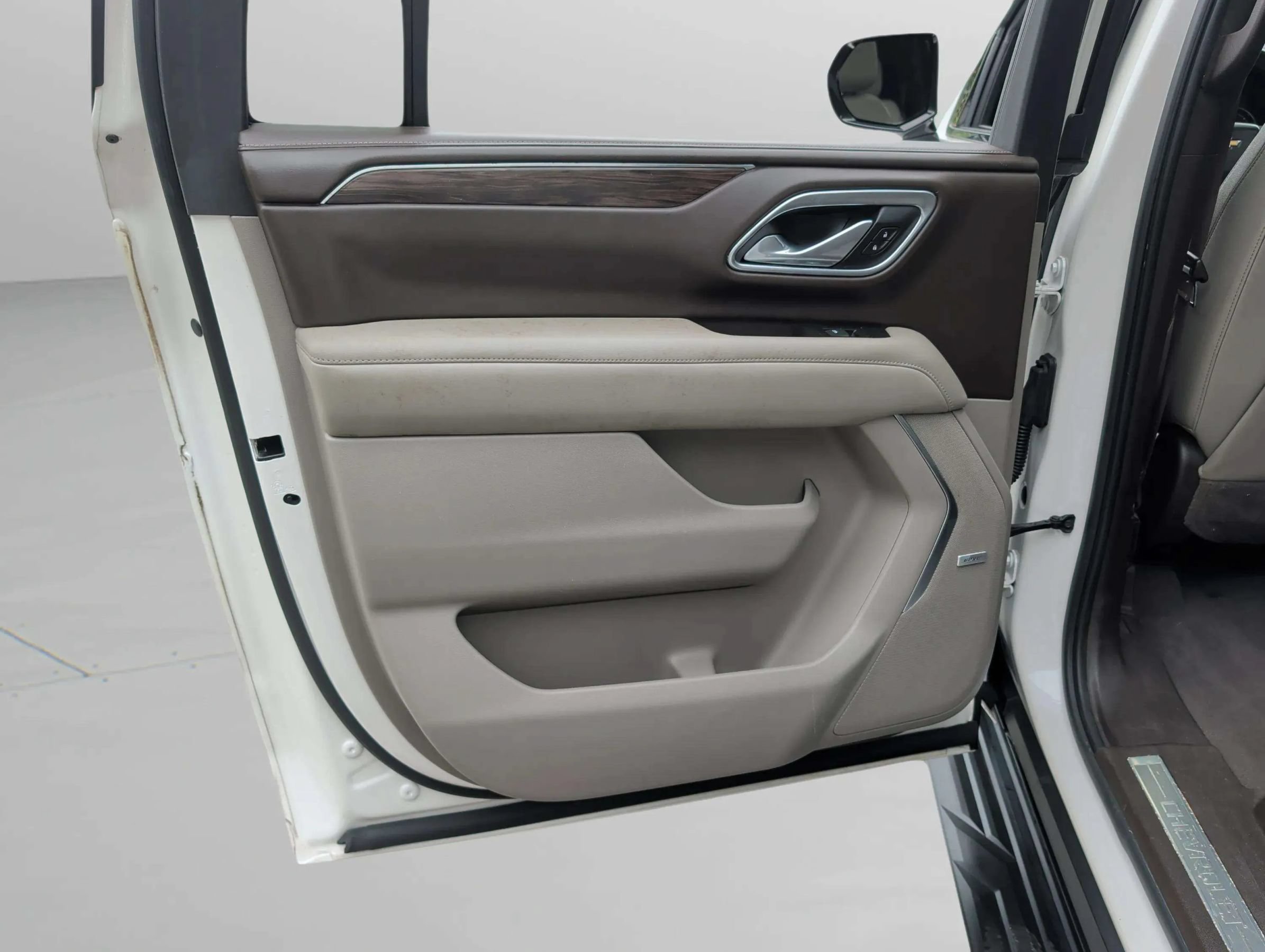Used 2021 Chevrolet Suburban LT RWD image 30