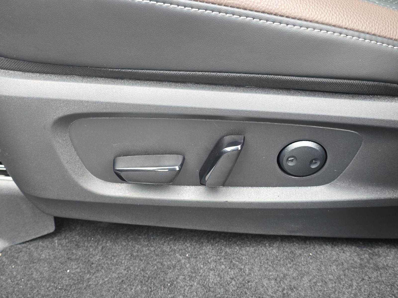 New 2025 Nissan Pathfinder Platinum image 13