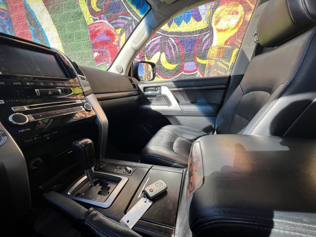 Used 2013 Toyota Land Cruiser image 76