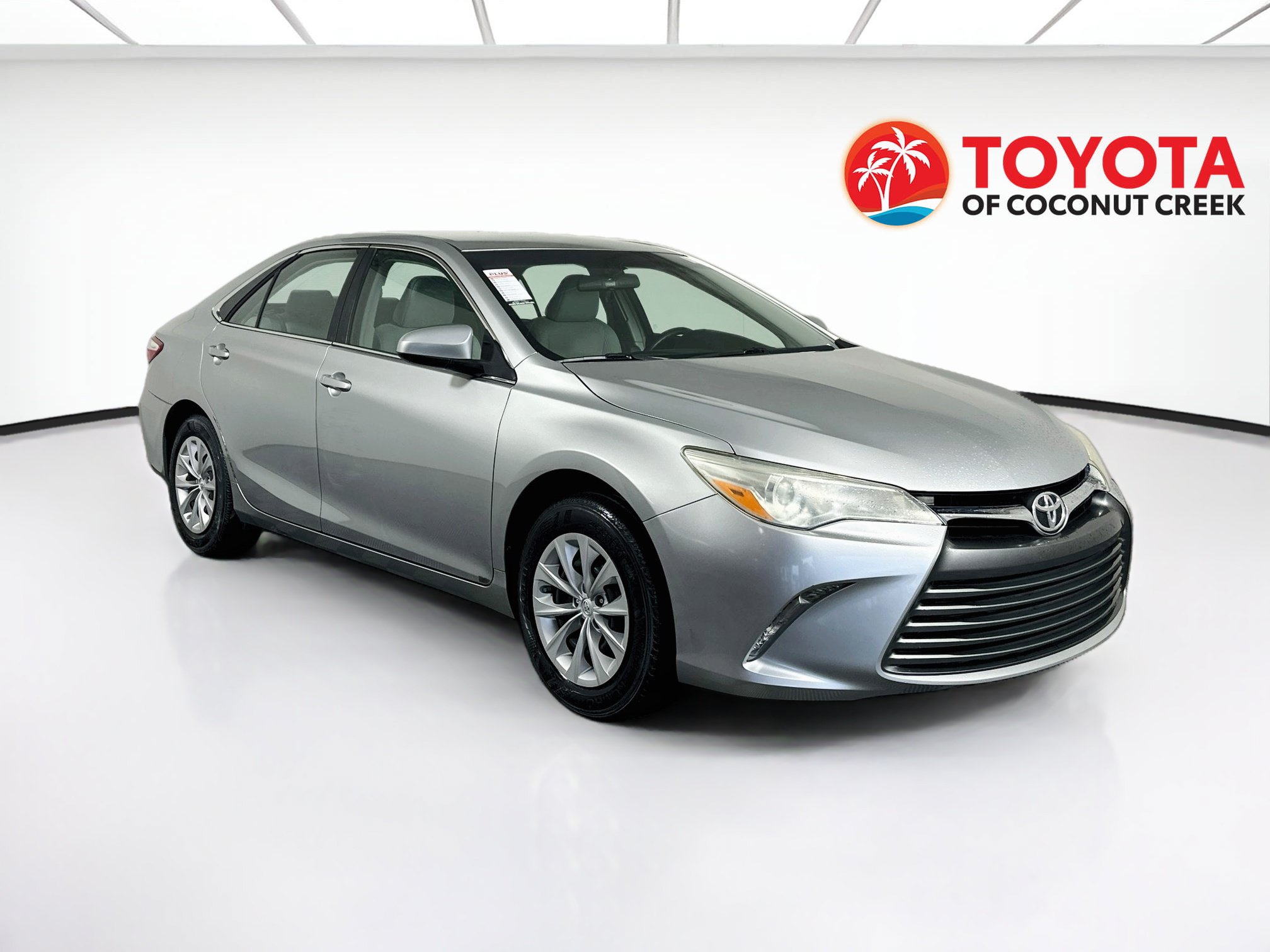 Used 2017 Toyota Camry LE FWD image 1