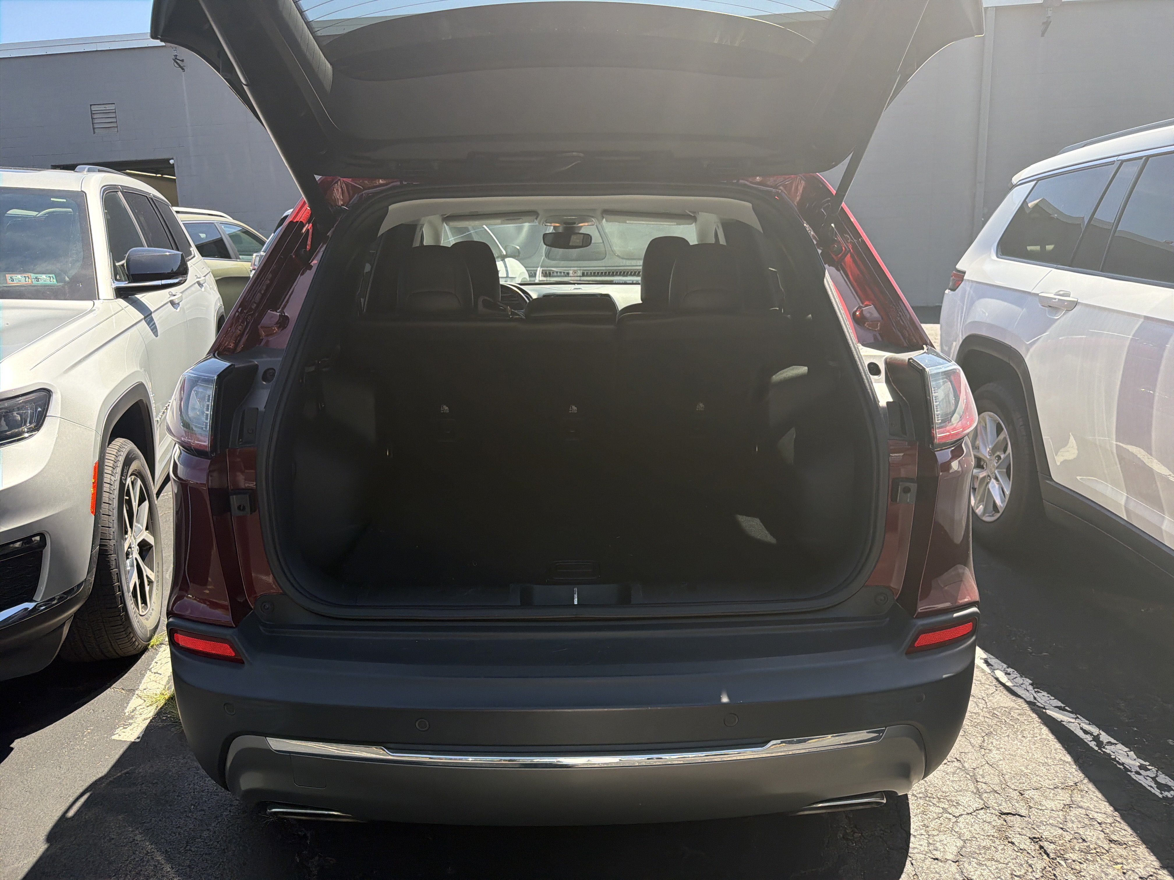 Used 2019 Jeep Cherokee Limited AWD/4WD image 8