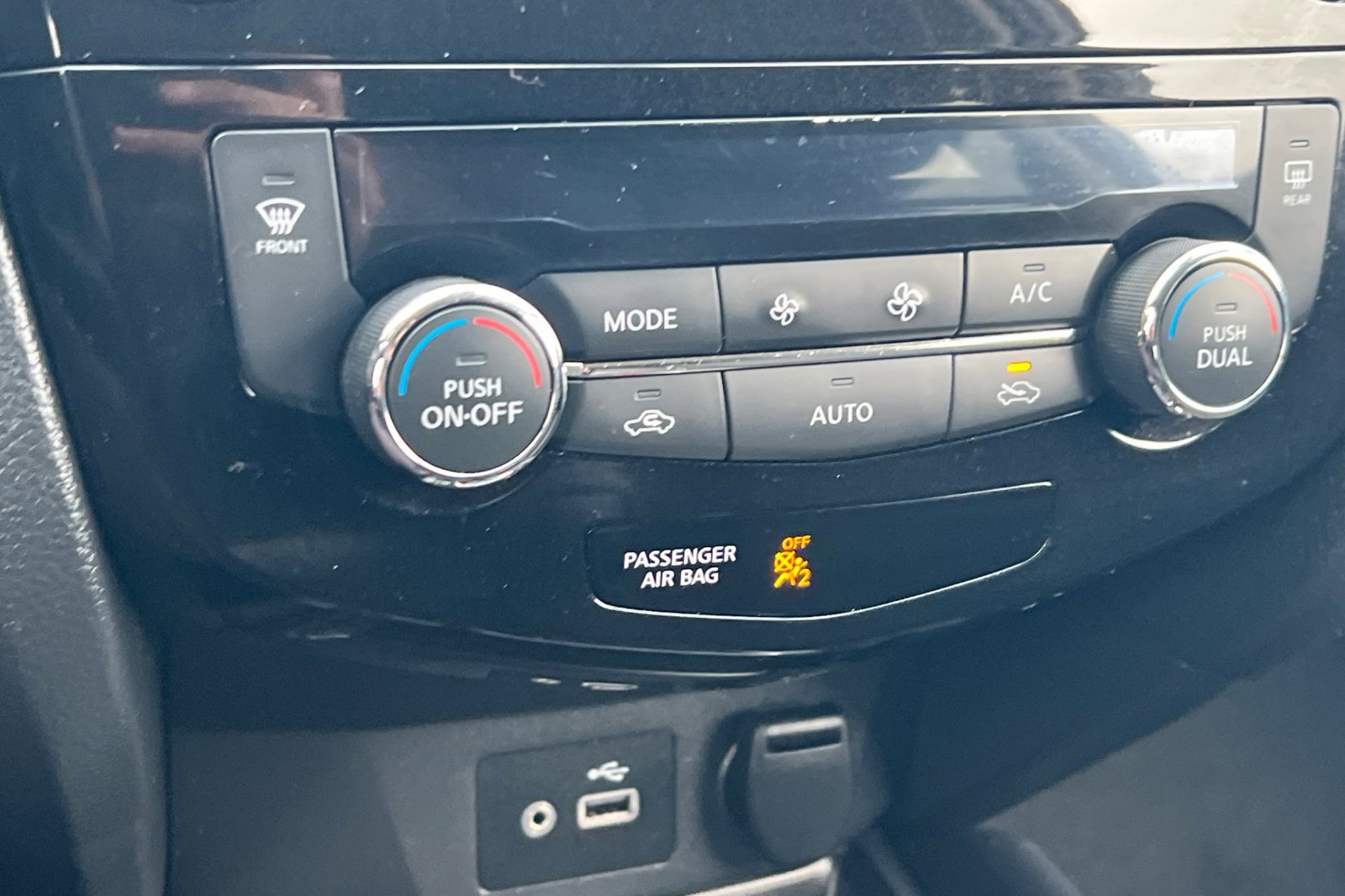 Used 2019 Nissan Rogue SV image 17