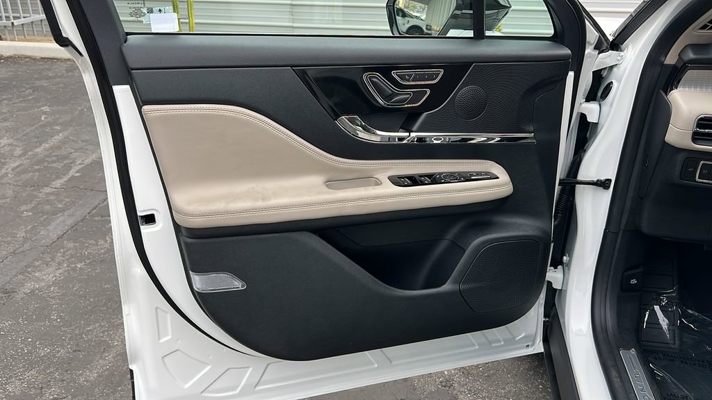 New 2025 Lincoln Corsair Premiere w/ Equipment Group 101A image 12