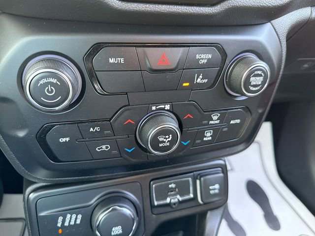 Used 2022 Jeep Renegade Latitude AWD/4WD image 19