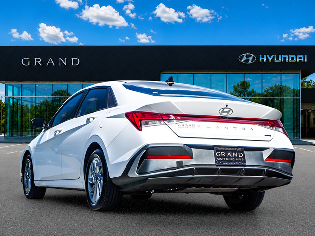 Used 2024 Hyundai Elantra Blue FWD image 4