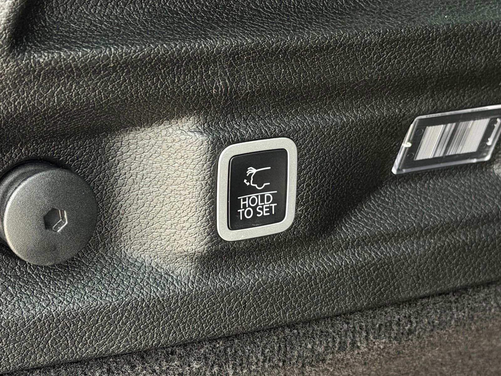 Used 2022 Jeep Grand Cherokee L Summit w/ Luxury Tech Group V image 19