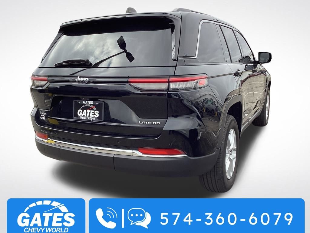 Used 2023 Jeep Grand Cherokee Laredo w/ Trailer Tow Prep Group (B) AWD/4WD image 9