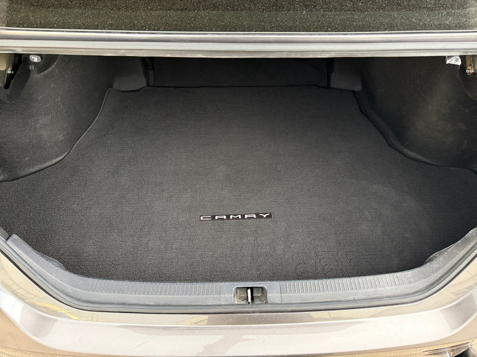 Used 2020 Toyota Camry LE w/ Carpet Mat Package FWD image 32