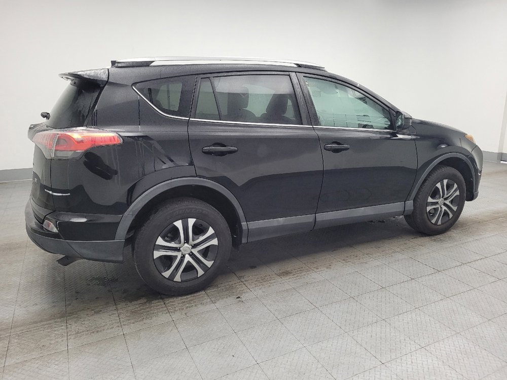 Used 2018 Toyota RAV4 LE FWD image 10