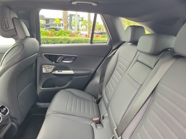 Used 2024 Mercedes-Benz GLC 300 4MATIC image 13