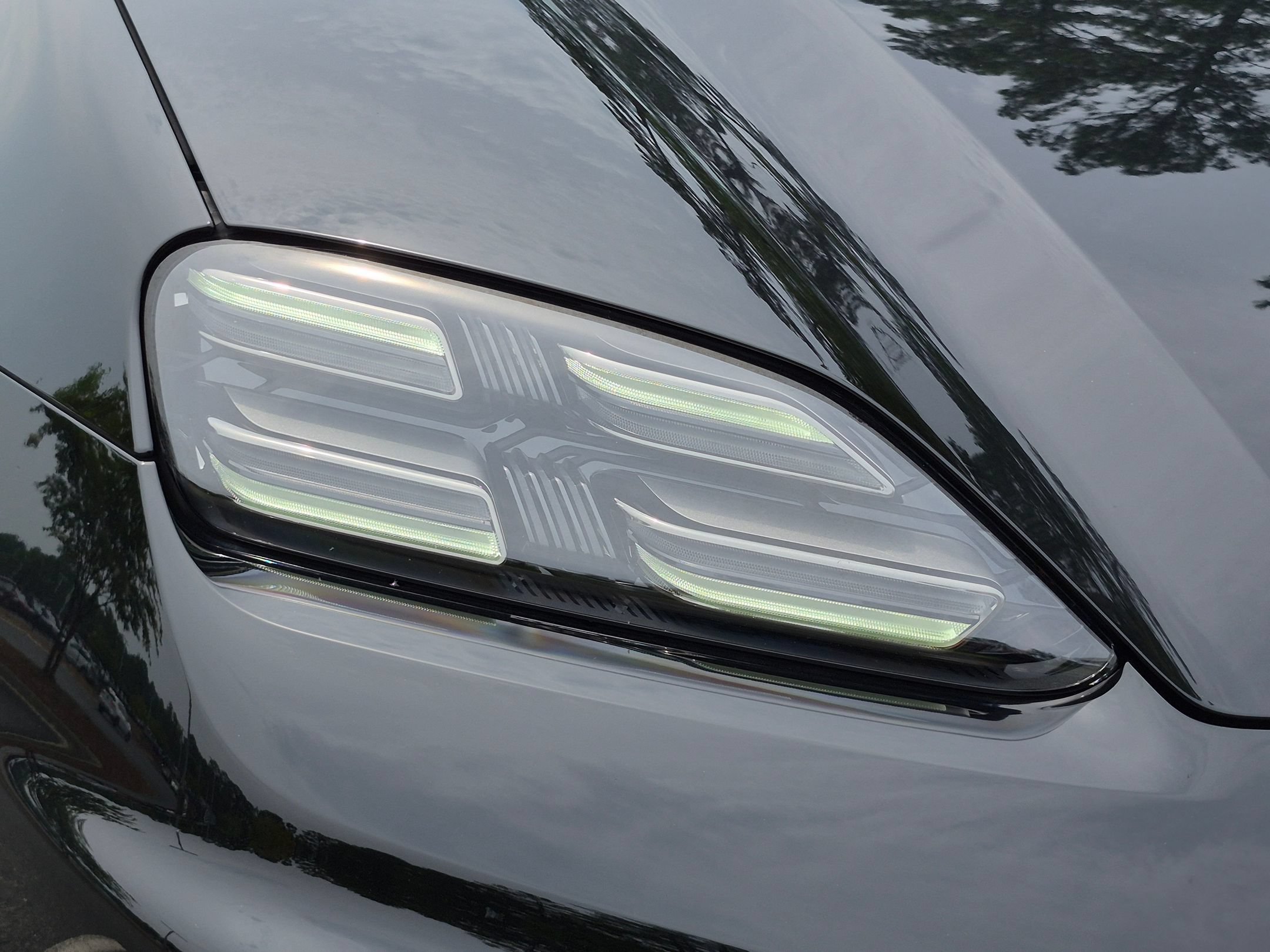 Certified 2025 Porsche Macan Electric RWD image 34