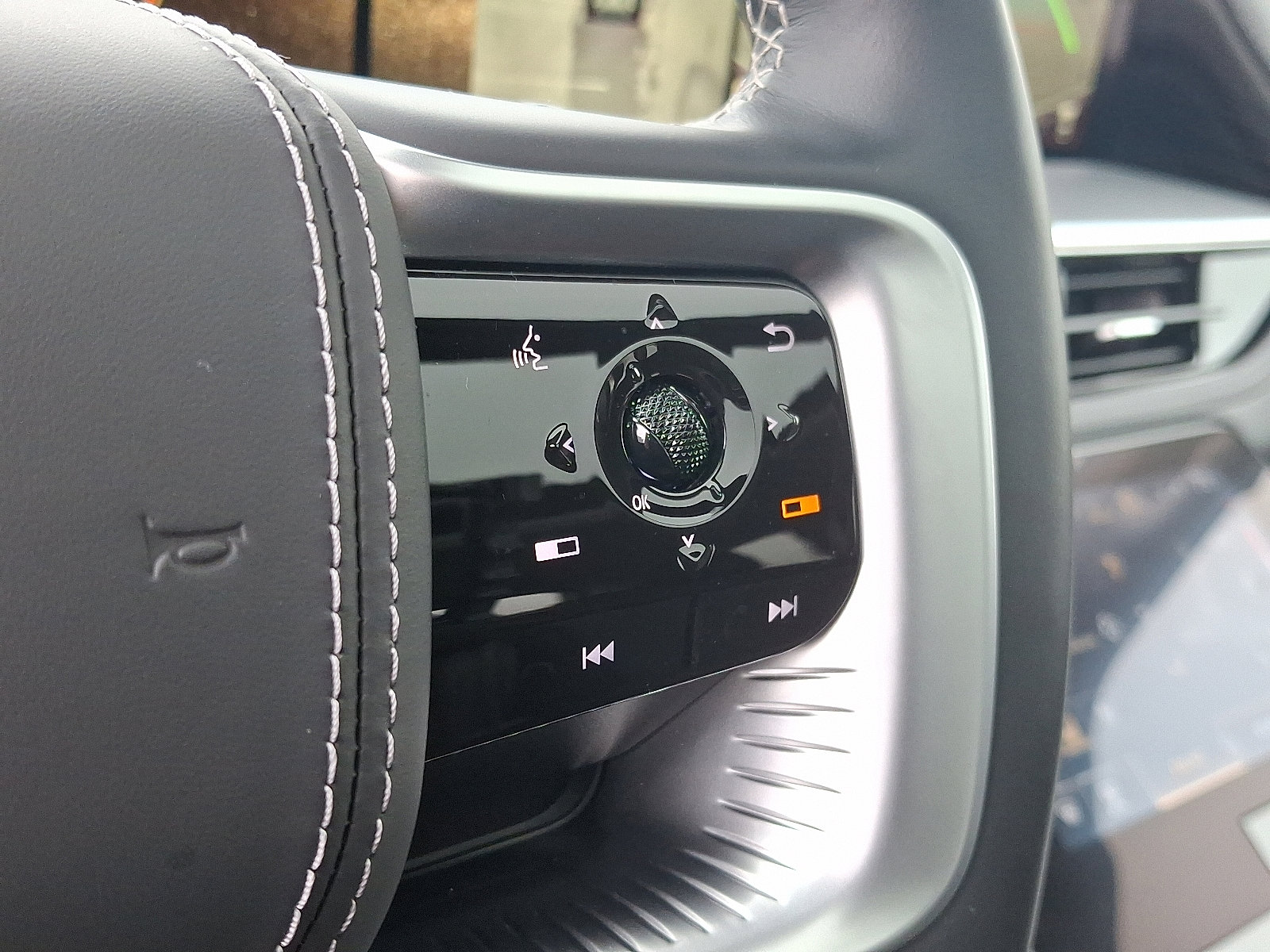 Certified 2025 INFINITI QX80 Sensory image 23