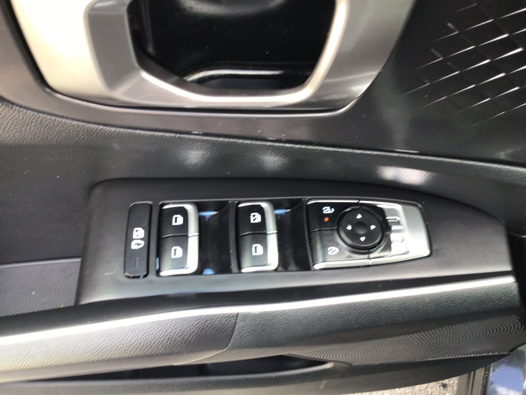 Used 2024 Kia Sorento S image 6