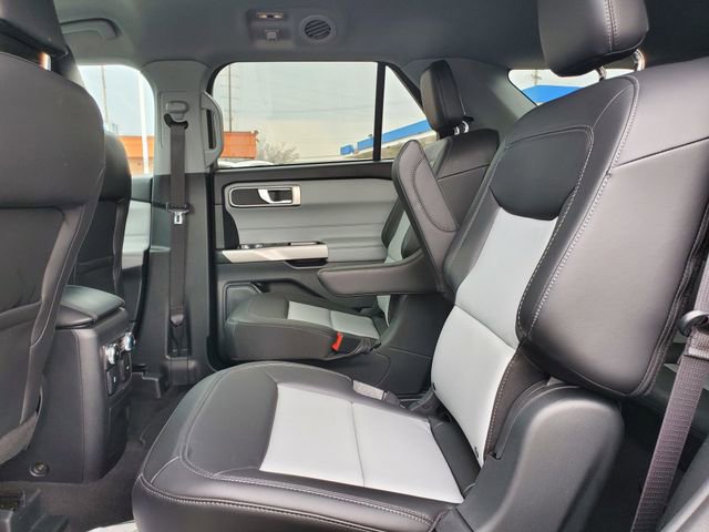 Used 2023 Ford Explorer XLT w/ Equipment Group 202A AWD/4WD image 26