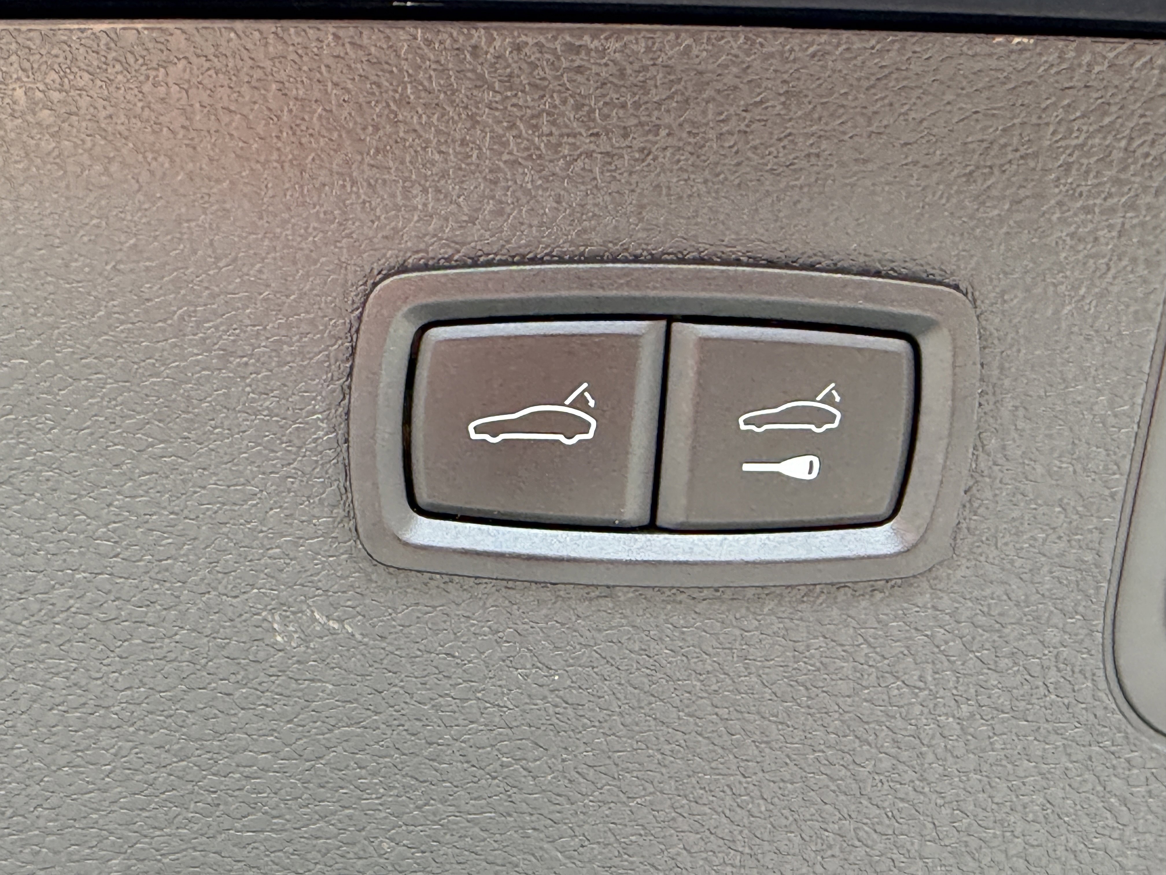 Certified 2018 Porsche Macan Sport Edition image 16