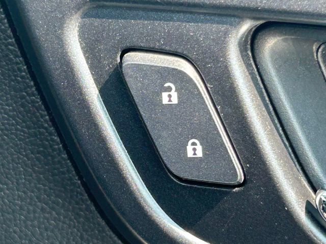 Used 2020 Chevrolet Suburban LT image 38