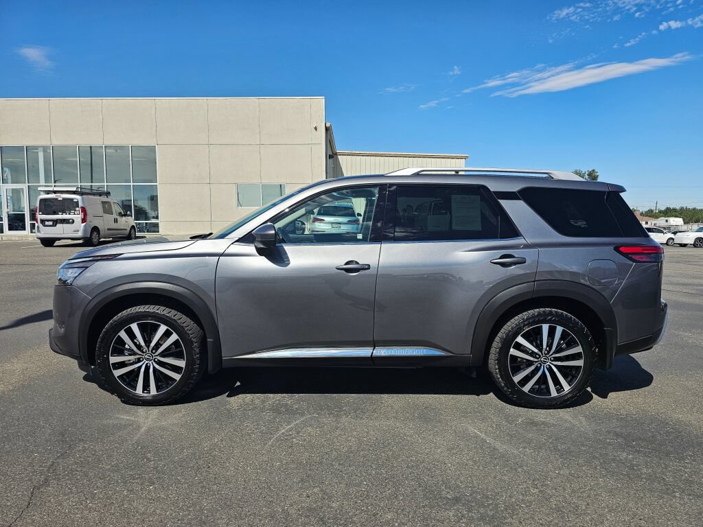 Used 2025 Nissan Pathfinder Platinum AWD/4WD image 3