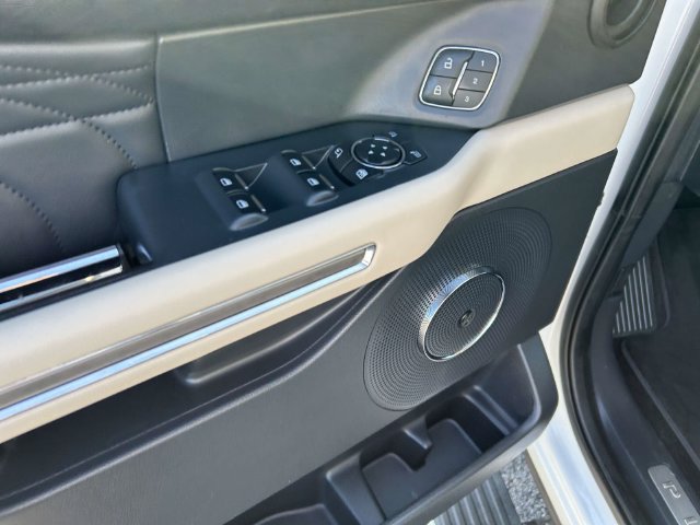 Certified 2023 Ford Expedition Platinum RWD image 18