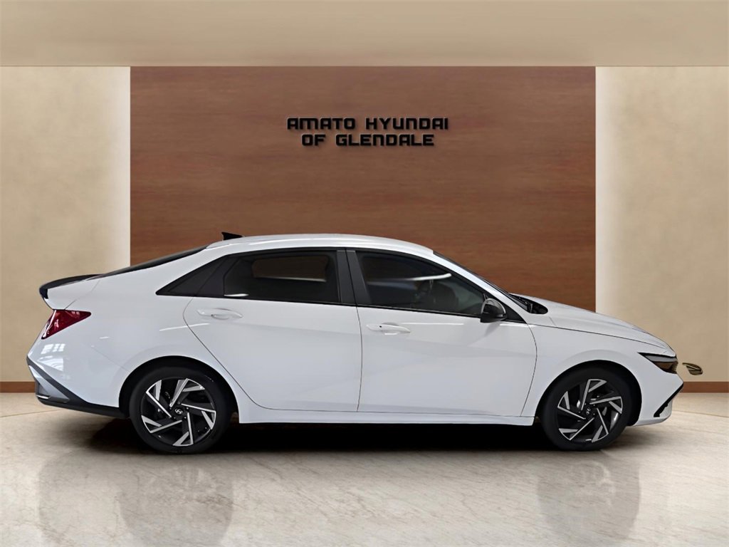Used 2025 Hyundai Elantra Sport image 7