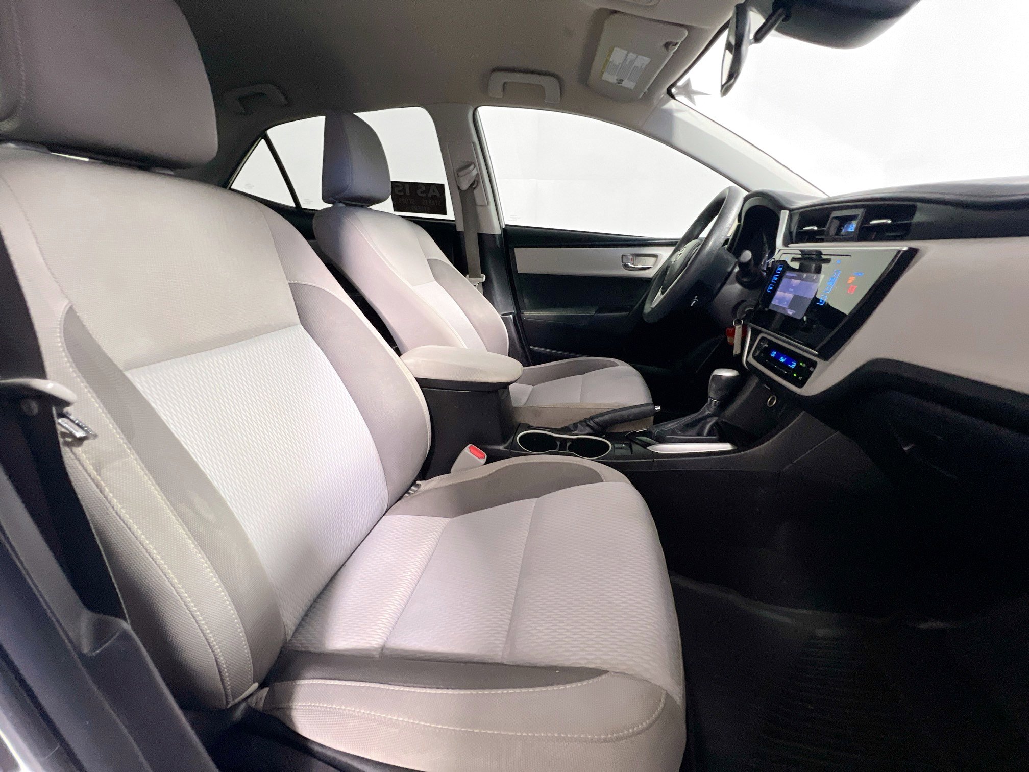 Used 2018 Toyota Corolla LE image 29