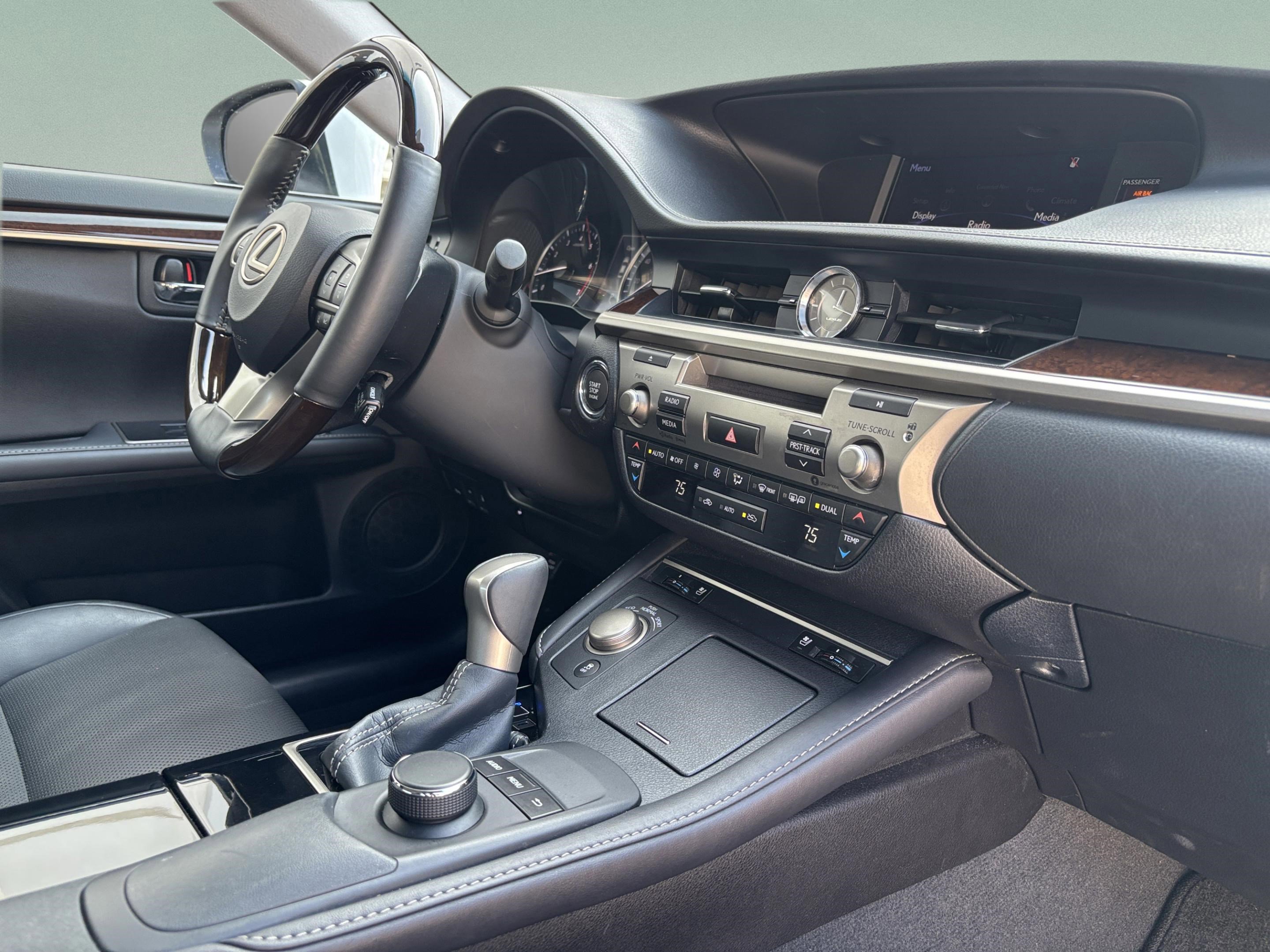 Used 2017 Lexus ES 350 w/ Premium Package image 28