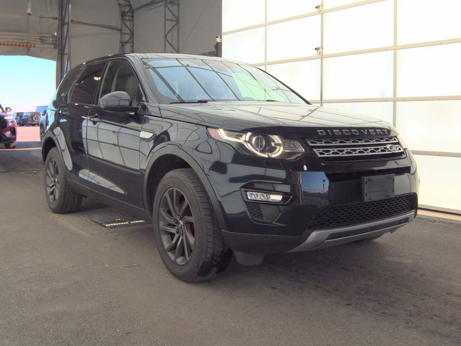 Used 2019 Land Rover Discovery Sport HSE image 6