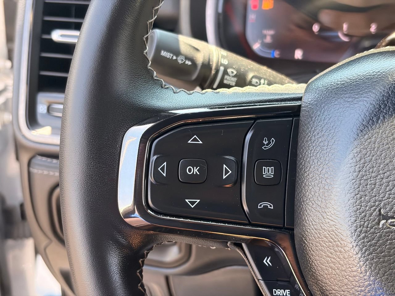 Used 2025 RAM 1500 Limited AWD/4WD image 29