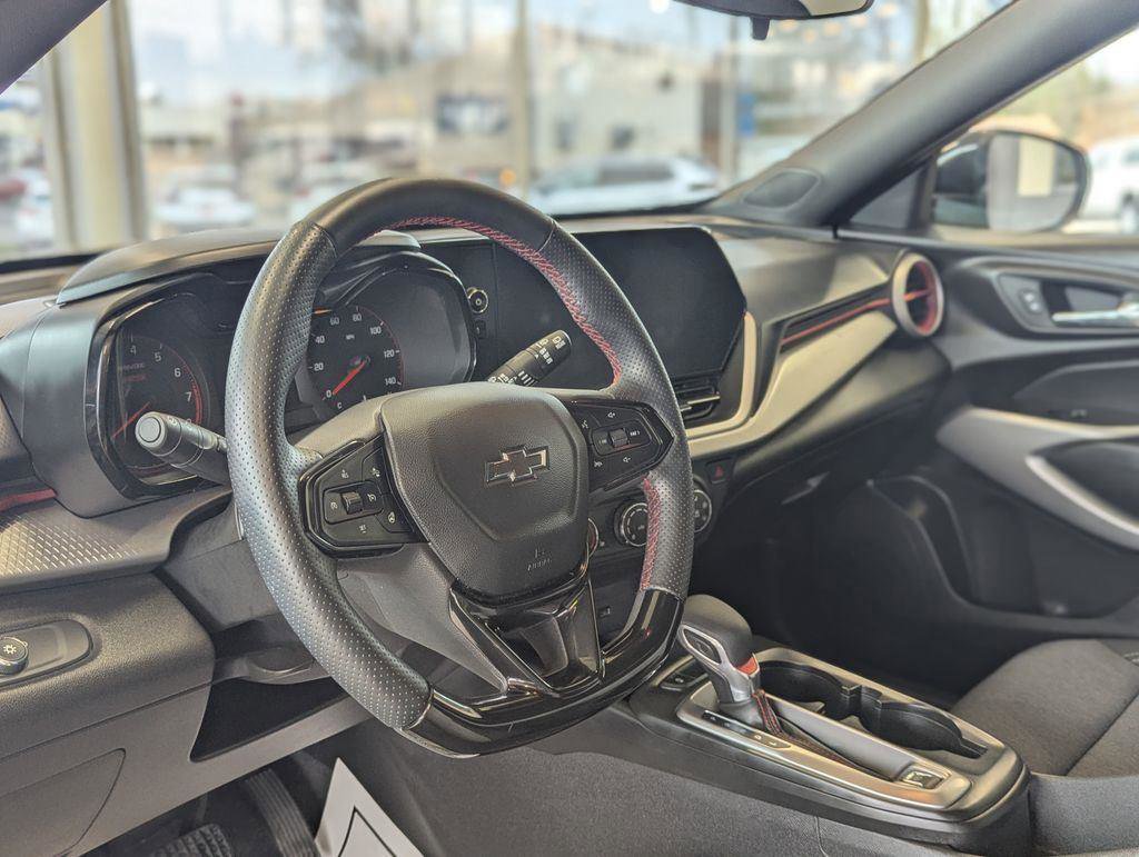 Used 2024 Chevrolet Trax RS w/ Driver Confidence Package FWD image 24