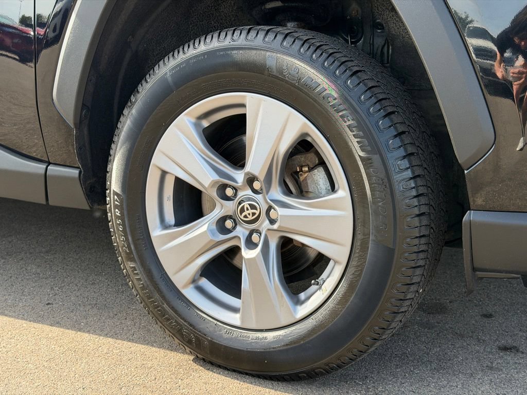 Used 2022 Toyota RAV4 LE AWD/4WD image 25