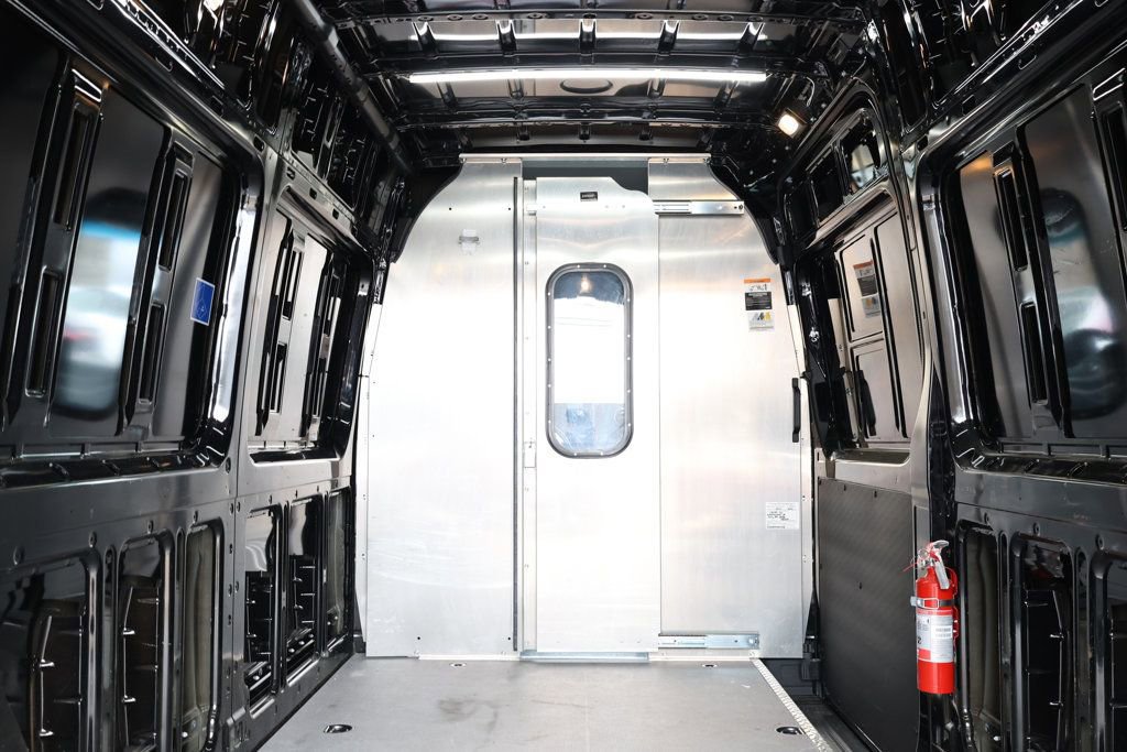 Used 2024 Mercedes-Benz Sprinter 2500 w/ Acoustic Package image 23