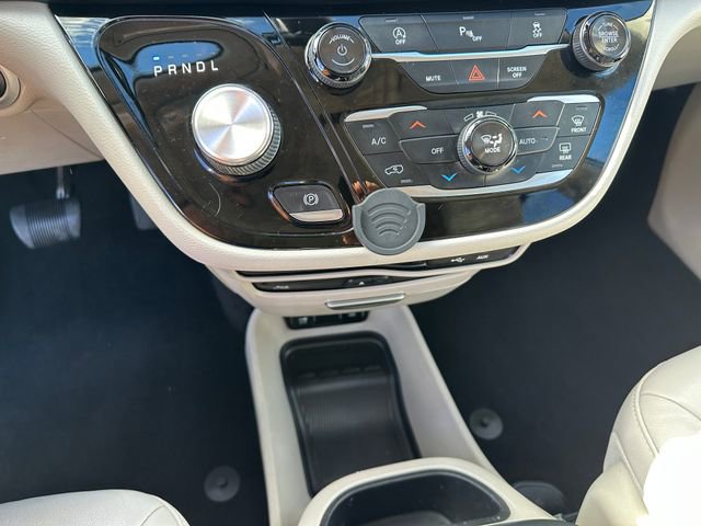 Used 2018 Chrysler Pacifica Touring-L Plus image 26