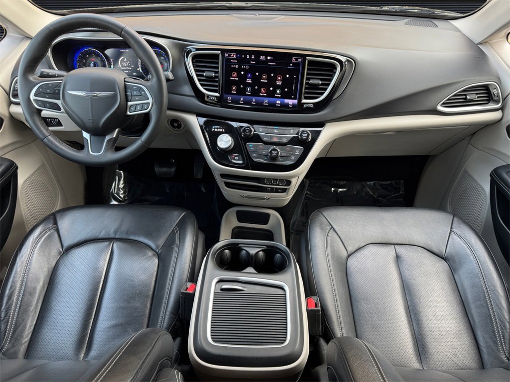 Used 2022 Chrysler Pacifica Touring-L image 16