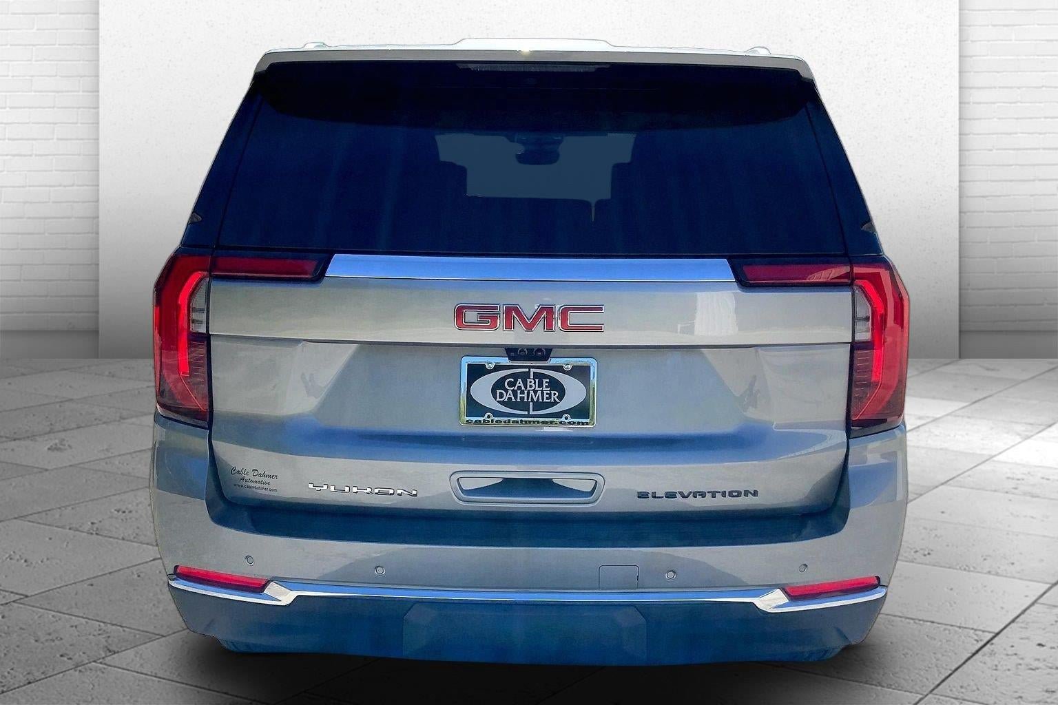 Used 2025 GMC Yukon Elevation w/ Elevation Premium Package AWD/4WD image 3