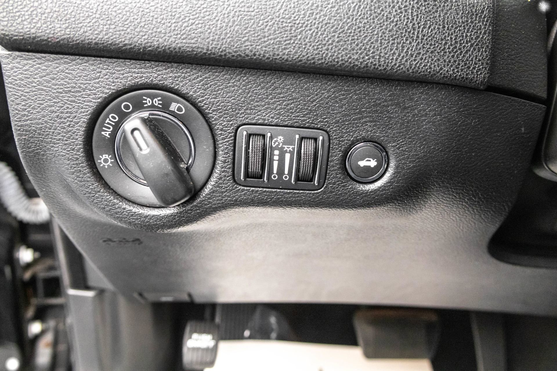 Used 2022 Chrysler 300 Touring w/ Sport Appearance Package image 18