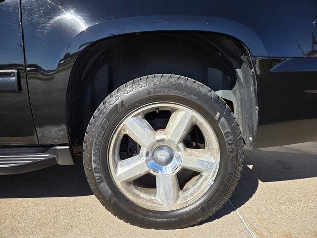 Used 2010 Chevrolet Suburban LT AWD/4WD image 29