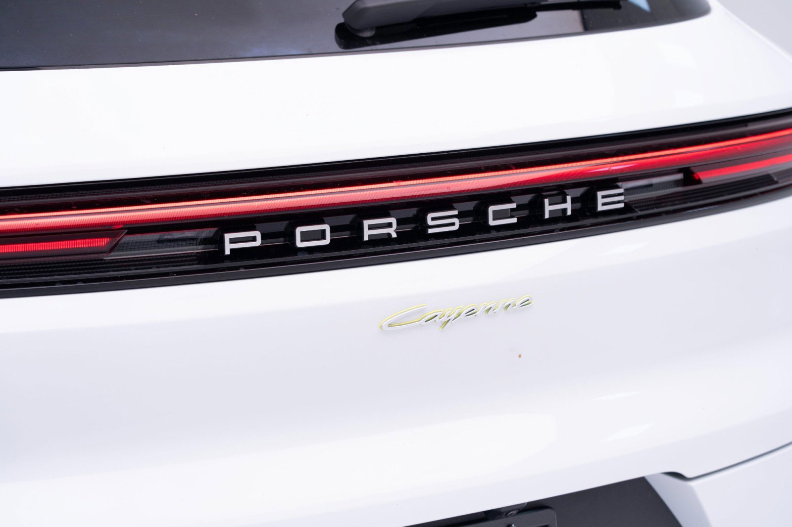 Certified 2025 Porsche Cayenne E-Hybrid image 14