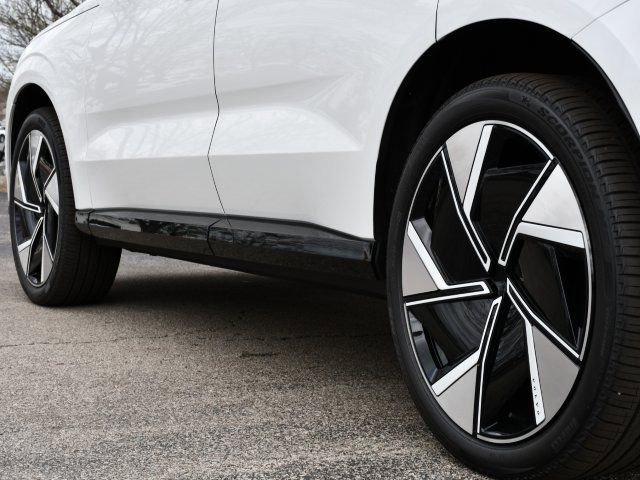 New 2025 Volvo EX90 Plus image 10