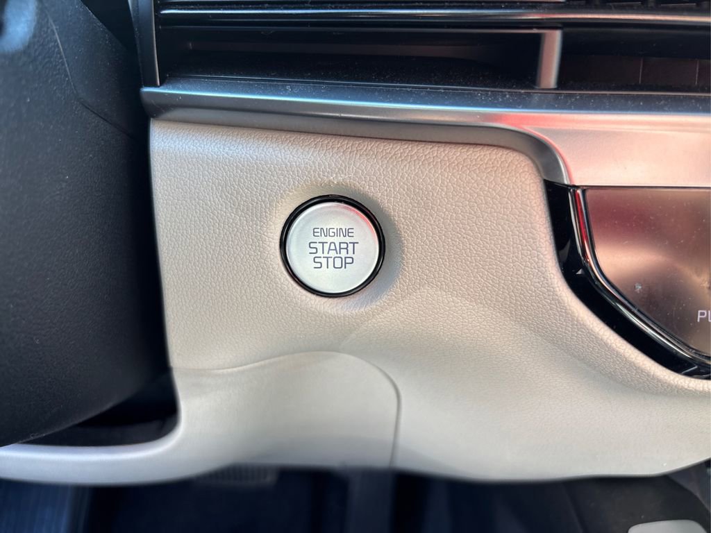 Certified 2025 Kia Sorento S image 29