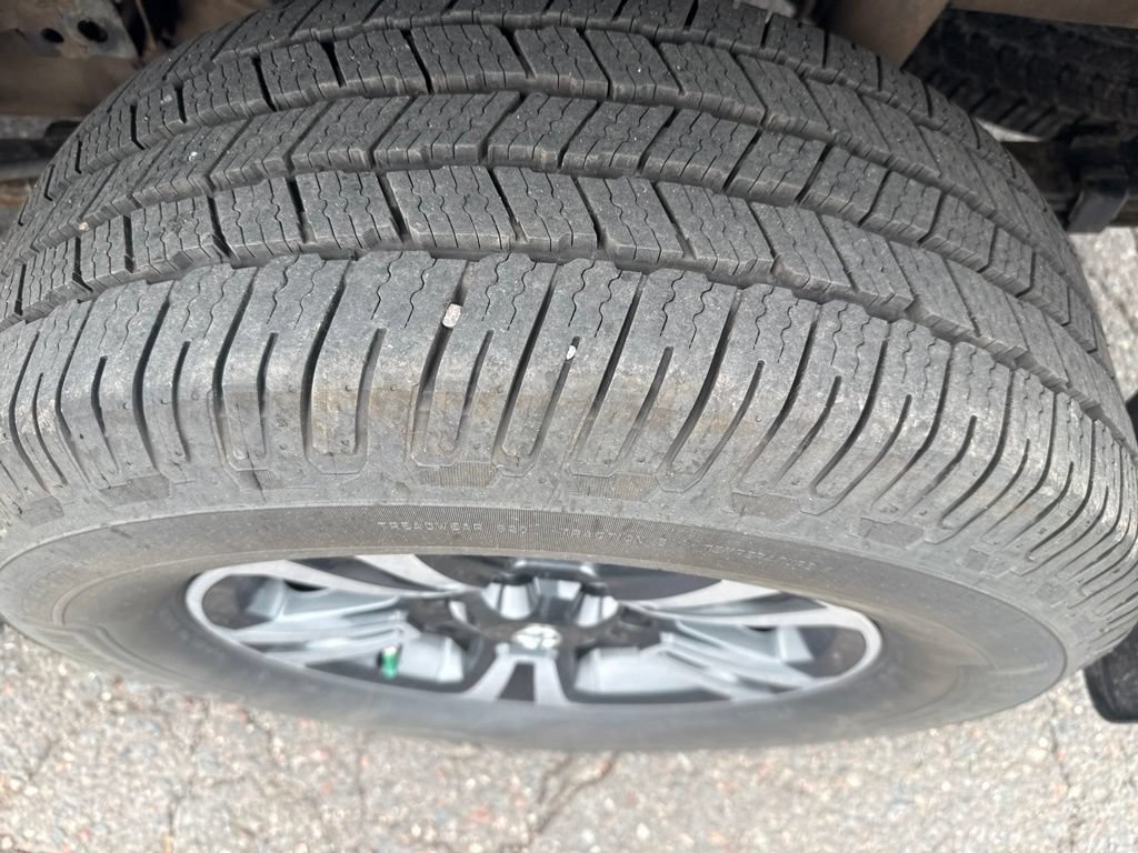 Used 2019 Toyota Tacoma TRD Sport w/ TRD Premium Sport Package AWD/4WD image 18