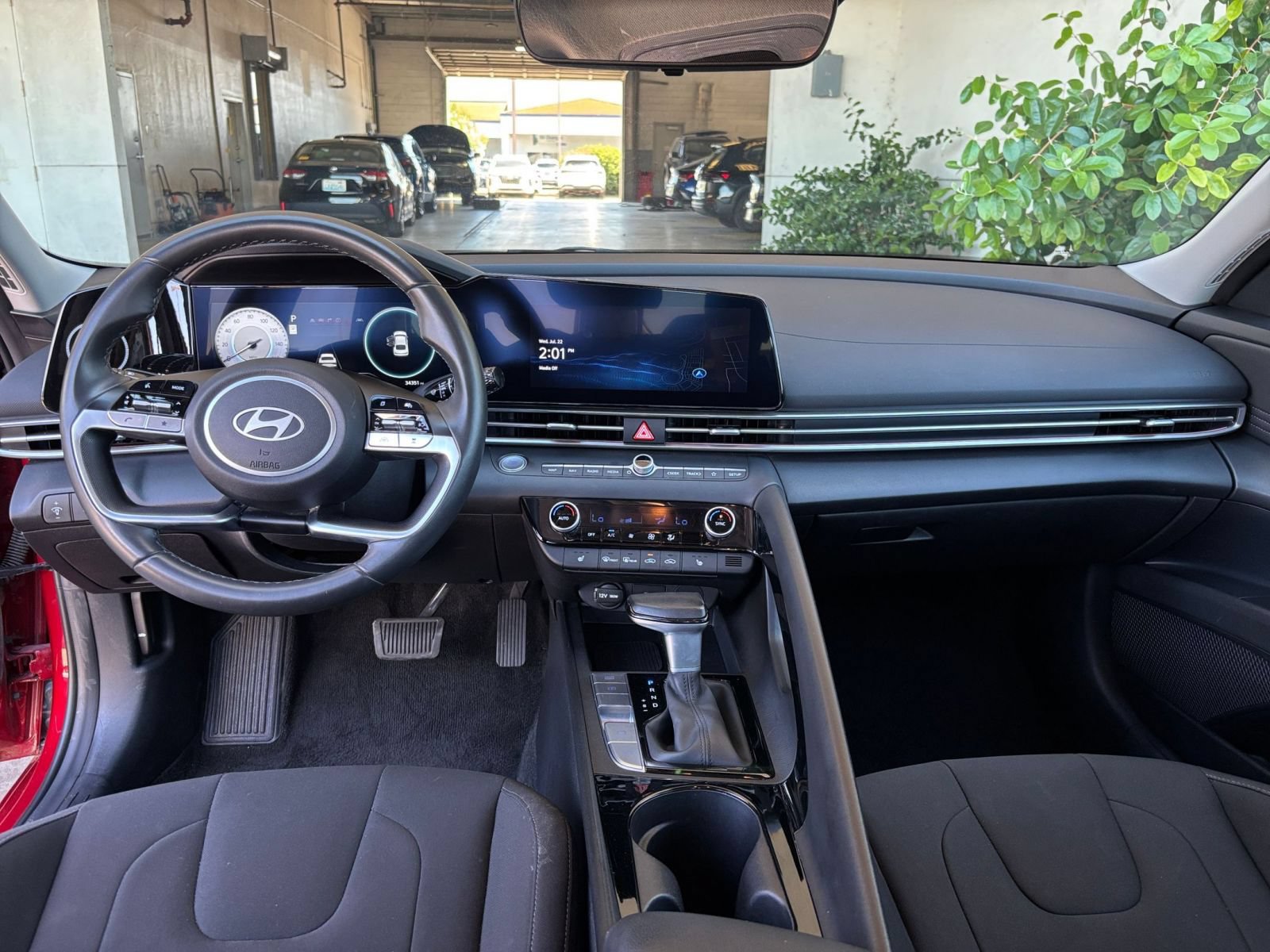 Used 2025 Hyundai Elantra SEL FWD image 34