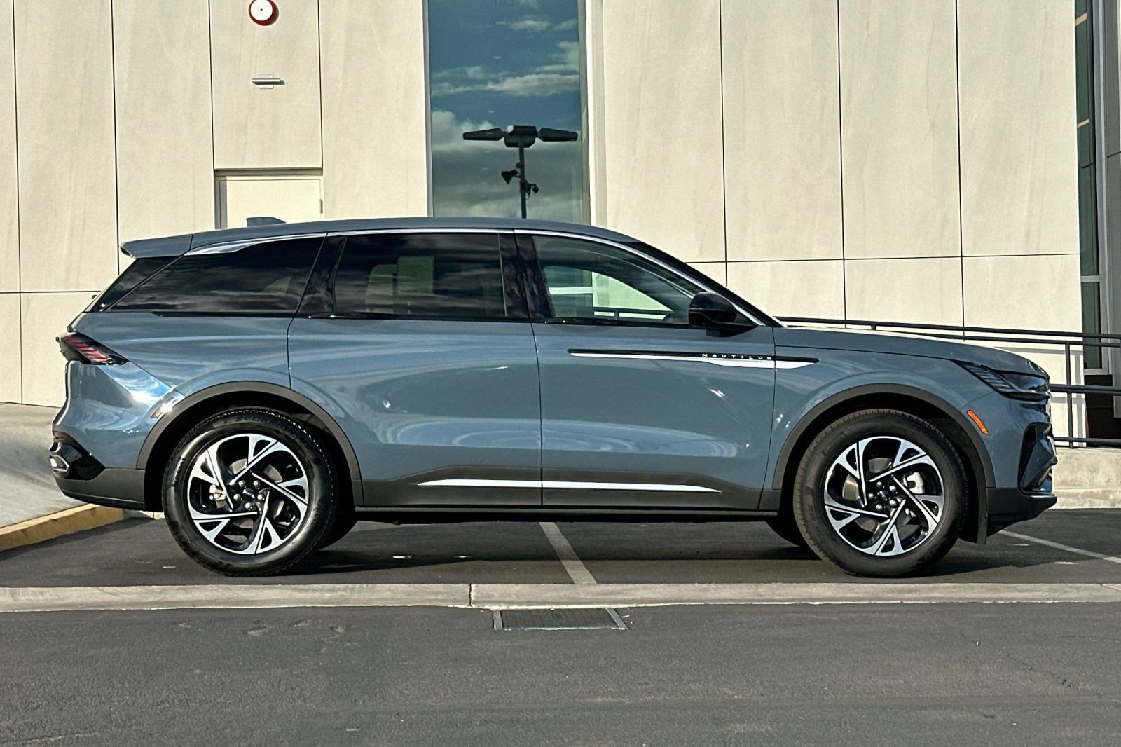 New 2026 Lincoln Nautilus Premier w/ Equipment Group 102A image 2