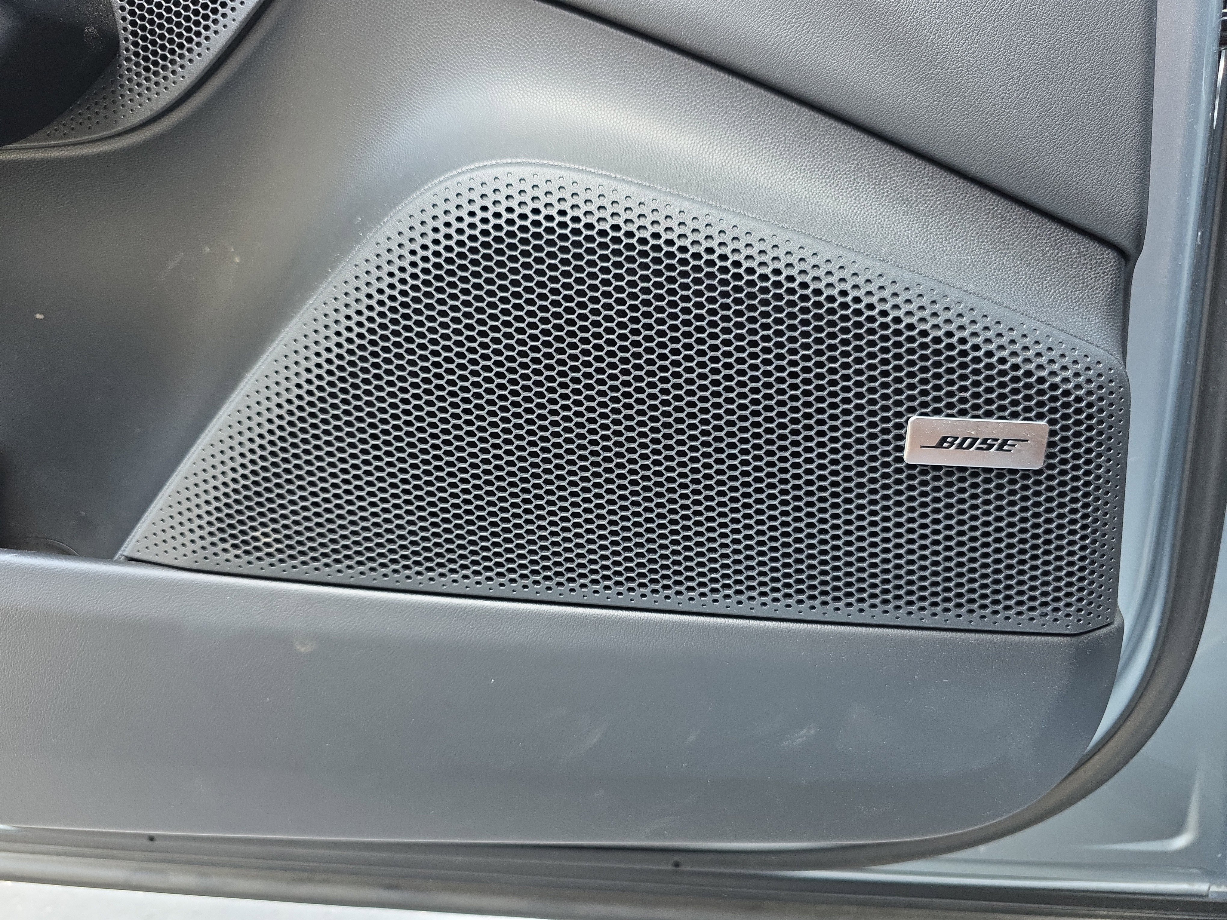 Used 2025 Porsche Macan 4 Electric AWD/4WD image 18