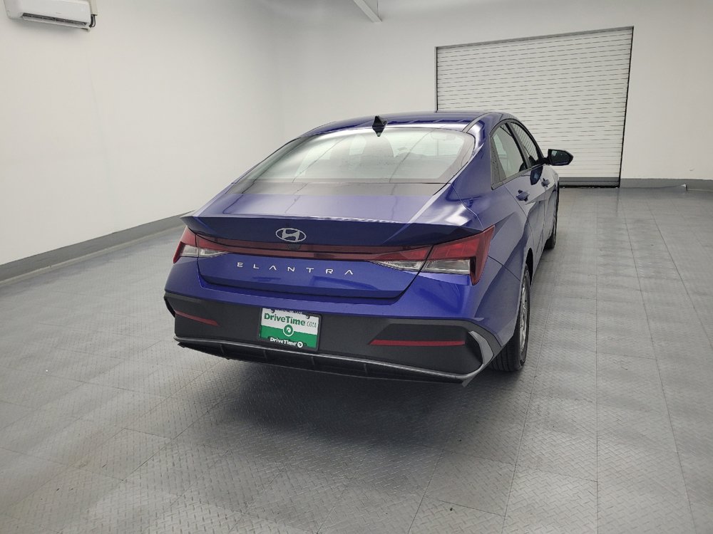 Used 2025 Hyundai Elantra SE FWD image 7