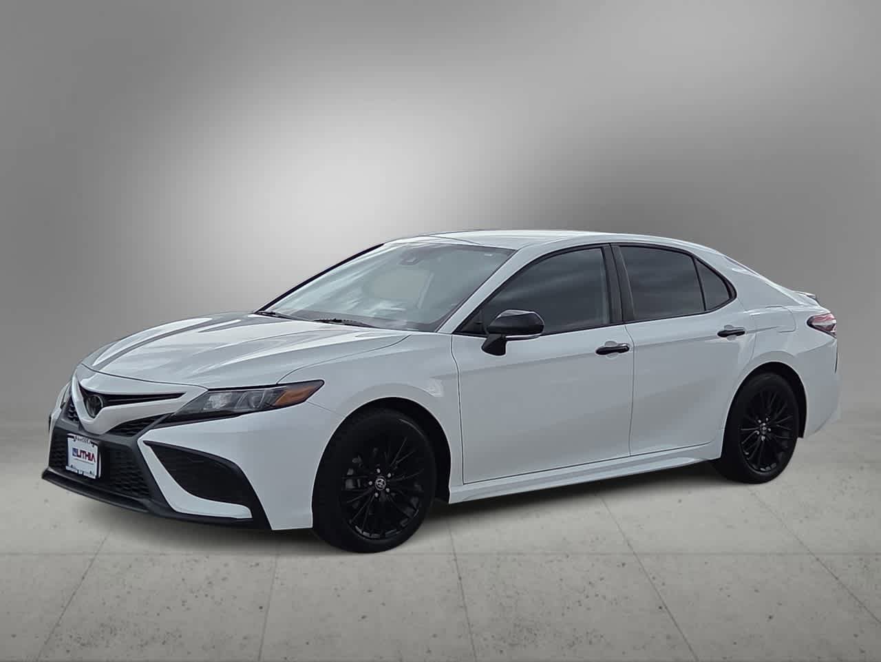 Certified 2022 Toyota Camry SE FWD image 1