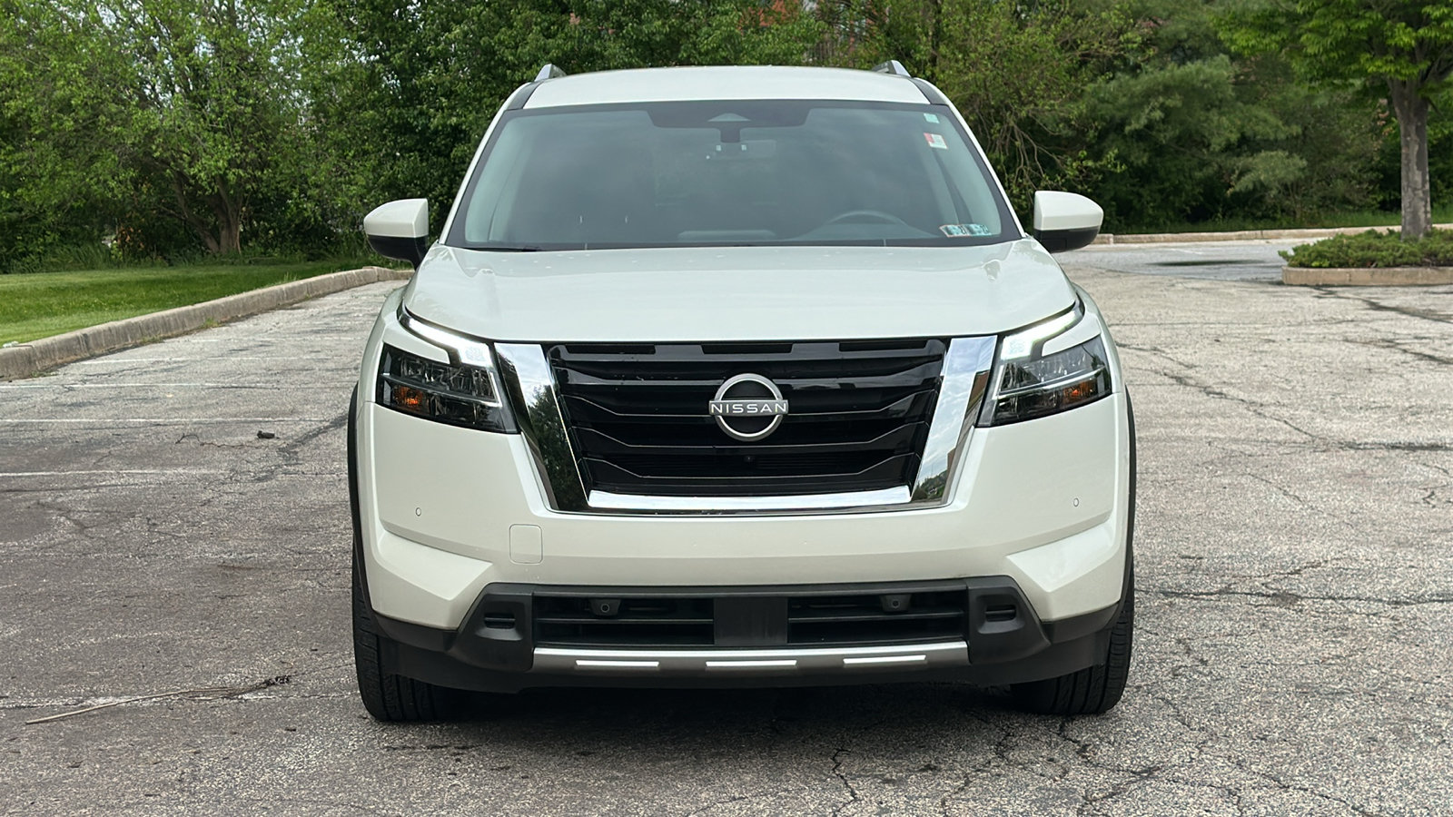 Used 2024 Nissan Pathfinder SL AWD/4WD image 3