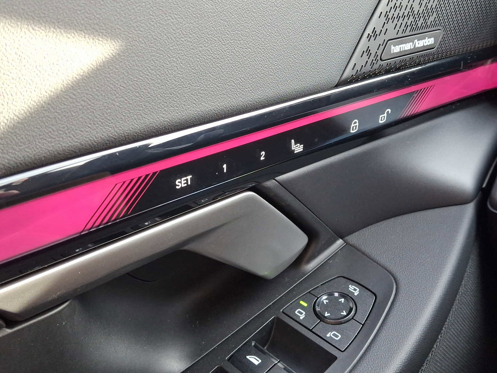 Used 2024 BMW i5 eDrive40i w/ Premium Package image 23