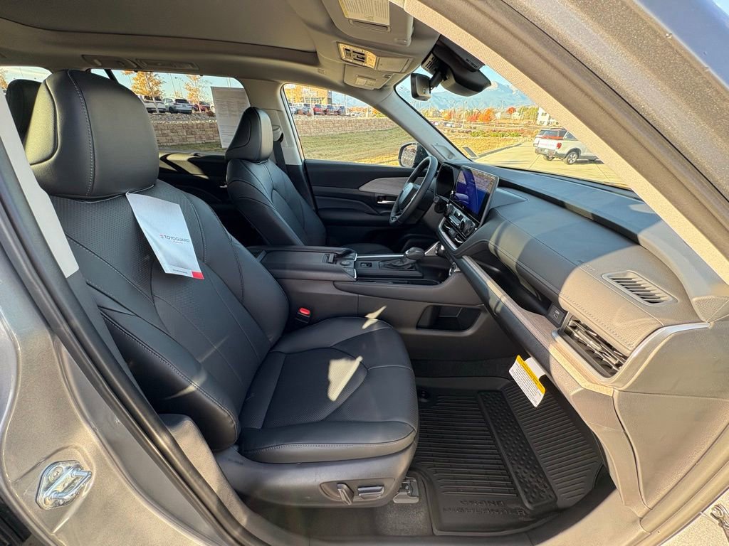 Used 2026 Toyota Grand Highlander Limited image 30