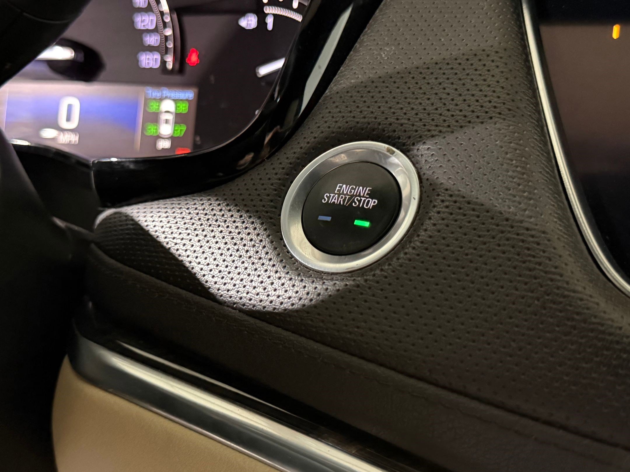 Used 2018 Cadillac XT5 FWD image 32